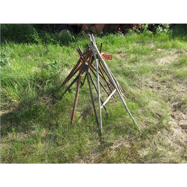 8 - BARRICADE STANDS