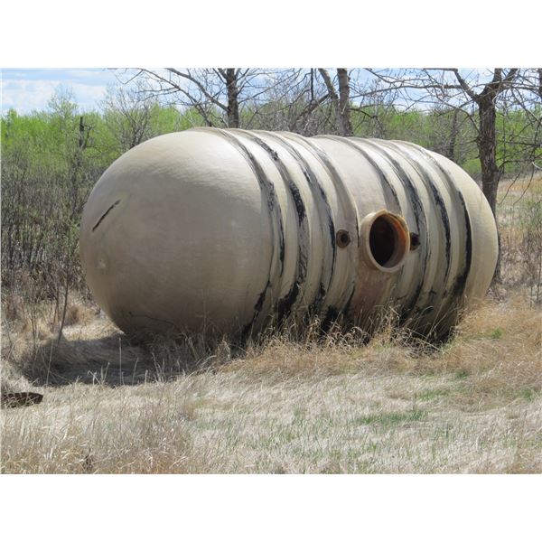 4 LARGE FIBREGLASS STORAGE TANKS