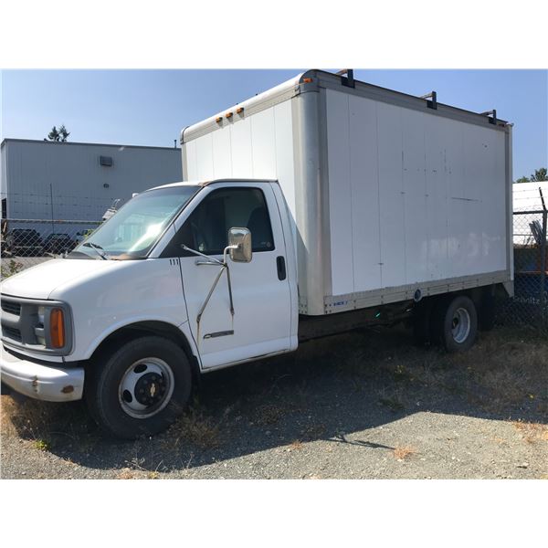 2002 CHEVROLET EXPRS VAN WHITE VIN# 1GBJG31RX21126978, 161836 KMS, RD, MINOR SCRAPES, GOOD TIRES,