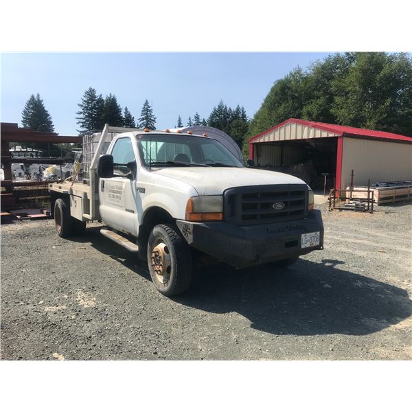 1999 FORD UTILITY F450 WHITE VIN# 1FDXF47F5XEC19950, DIESEL V8 , FLAT DECK, 190963 KMS, RD/4W/AC,