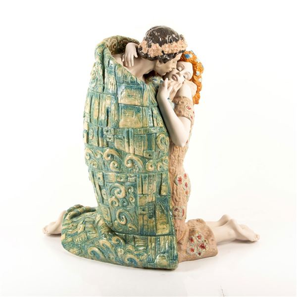 The Kiss 01001871 LTD - Lladro Porcelain Figurine