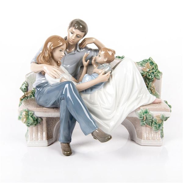 A Priceless Moment 1008056 - Lladro Porcelain Figurine