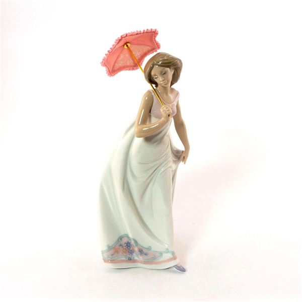 Afternoon Promenade 1007636 - Lladro Porcelain Figurine