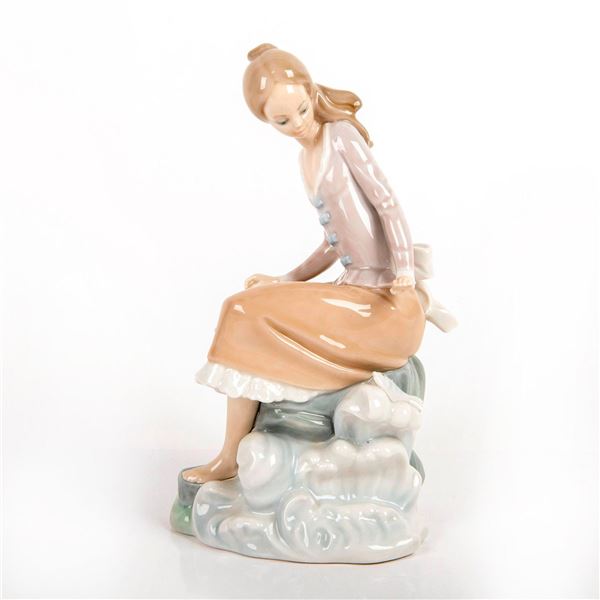 At the Sea-Side 1004918 - Lladro Porcelain Figurine