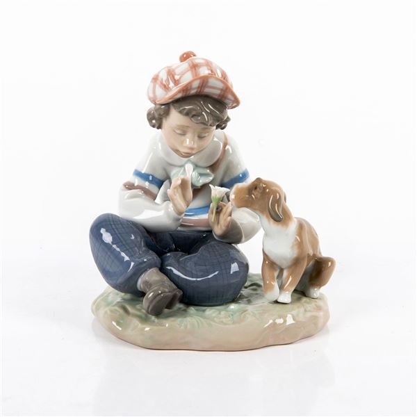 I Hope She Does 1005450 - Lladro Porcelain Figurine