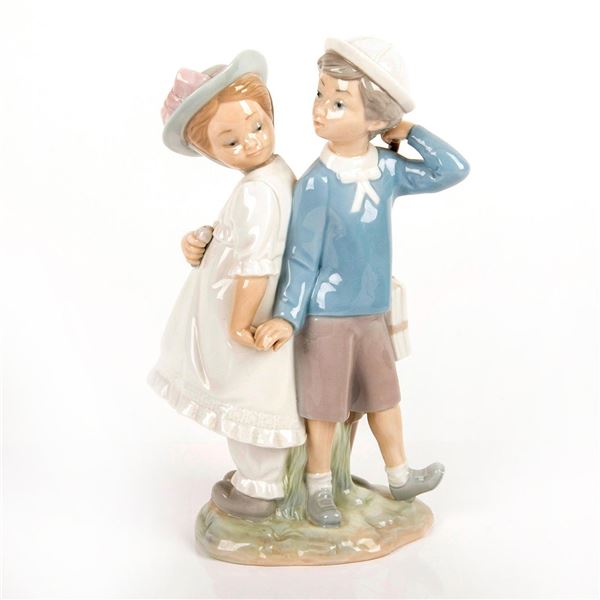 Puppy Love 1001127 - Lladro Porcelain Figurine