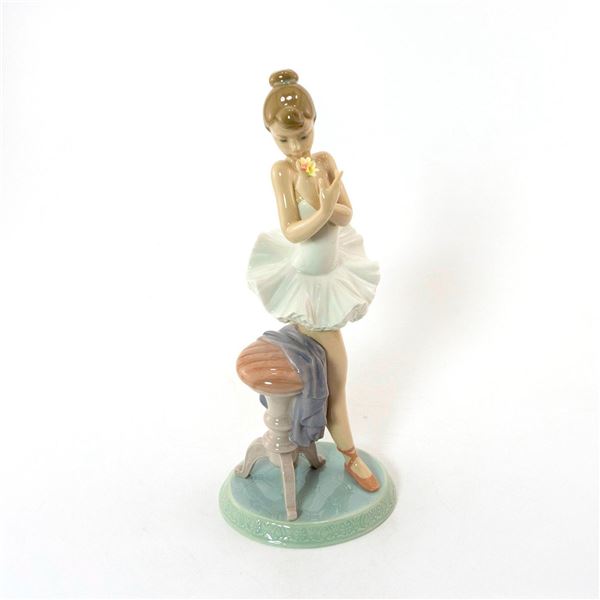 Perfect Performance 1007641 - Lladro Porcelain Figurine