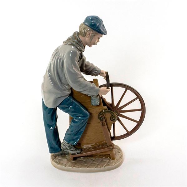 Sharpening the Cutlery 1005204 - Lladro Porcelain Figurine
