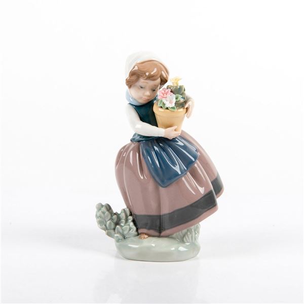 Spring is Here 01005223 - Lladro Porcelain Figurine