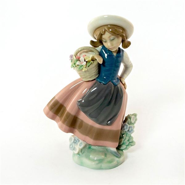 Sweet Scent 1005221 - Lladro Porcelain Figurine