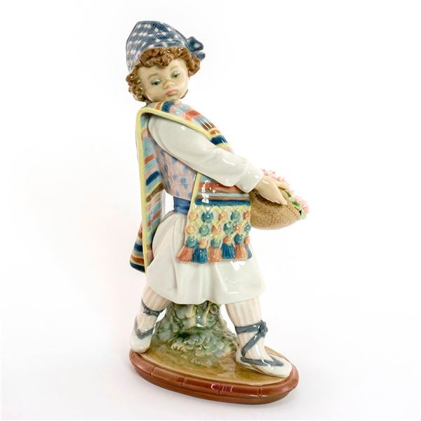 Valencian Flowers 1001526 - Lladro Porcelain Figurine