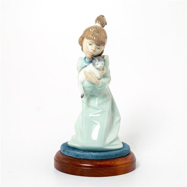 Sleepy Kitten 1005712 - Lladro Porcelain Figurine with Base