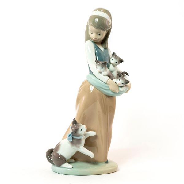Girl With Cats 1001309 - Lladro Porcelain Figurine