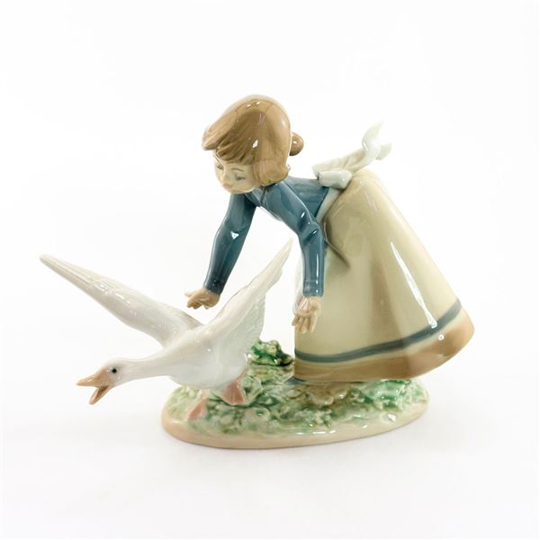 Wild Goose Chase 1005553 - Lladro Porcelain Figurine