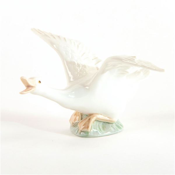 Duck Flying 1001264 - Lladro Porcelain Figurine