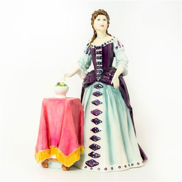 Queen Mary II HN4474 - Royal Doulton Figurine