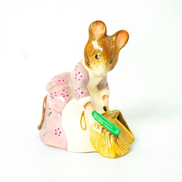 Hunca Munca Sweeping - Beswick Gold Script - Beatrix Potter Figurine