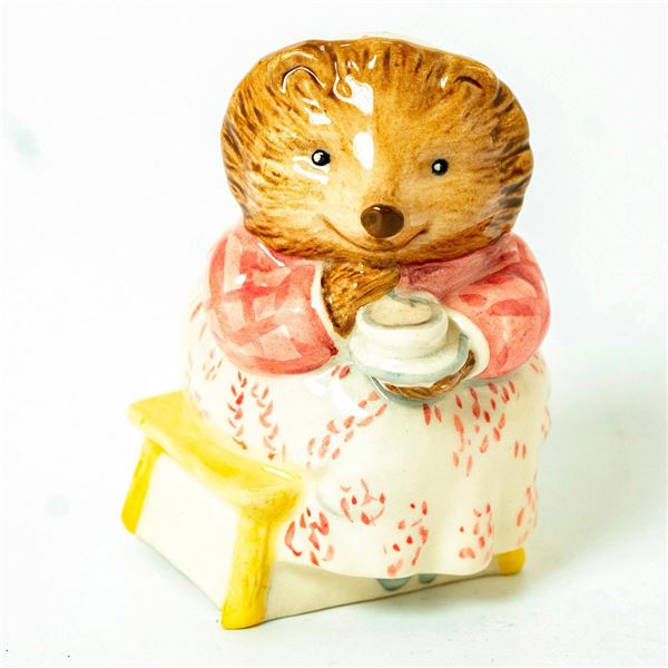 Mrs. Tiggy-Winkle Takes Tea - New Beswick - Beatrix Potter Figurine