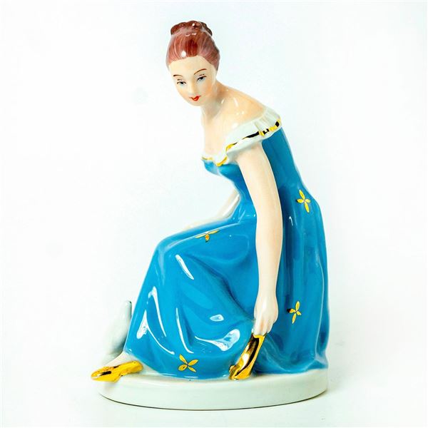 Royal Dux Porcelain Figurine, Woman With Doves