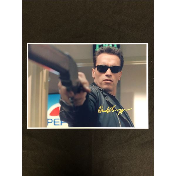 Arnold Schwarzenegger Signed 8X10 Photo (Real Authentic COA)