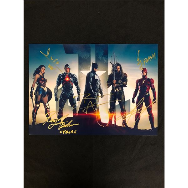 MULTI SIGNED JUSTICE LEAGUE 8X10 PHOTO w/ G. GADOT, H. CAVILL, E. MILLER, BEN AFFLECK (RA COA)