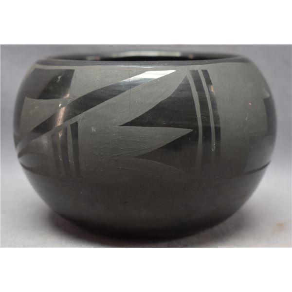 SANTA CLARA INDIAN POTTERY BOWL