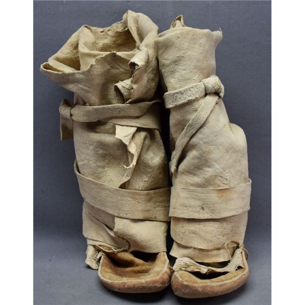 PUEBLO INDIAN HIGH-TOP MOCCASINS