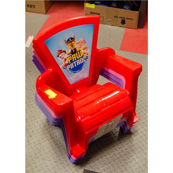 LOT OF 5 CHILDRENS PLASTIC CHAIRS INCLUDING