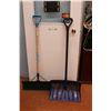 Image 1 : Snow Shovels (metal and plastic)