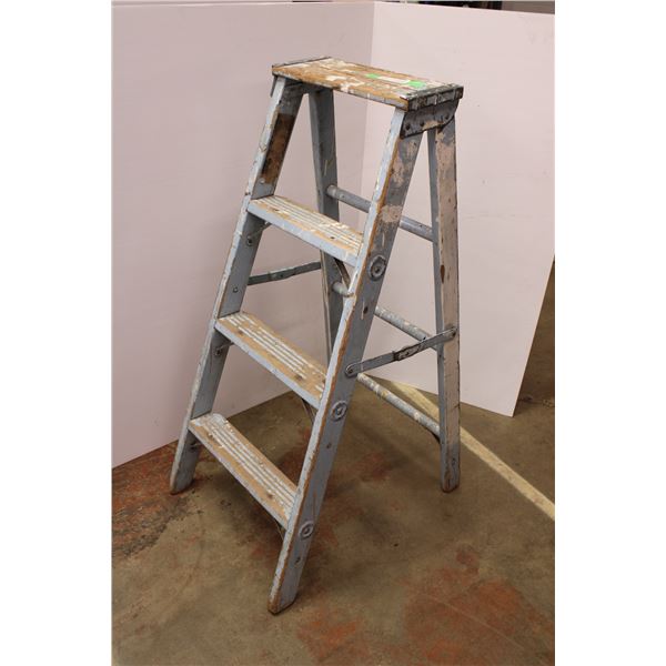 44" Wooden Step Ladder