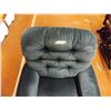 Image 4 : LaZboy Luxury Recliner (working)