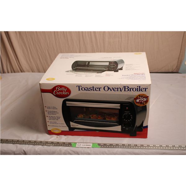 Betty Crocker Toaster Oven (in box)