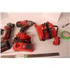 Image 2 : Milwaukee M18 2 Charger Grinder 2 Impacts One Battery