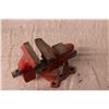 Image 2 : Small Red Bench Vice