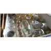 Image 2 : 2 TRAYS OF MASON JARS AND LIDS