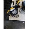 Image 3 : VACUUM PUMP AND SHOP LIGHT ON STAND