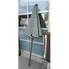 Image 1 : Green striped patio umbrella