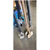 Image 2 : 3 BUNDLES OF FLOOR SCRAPERS