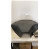 Image 2 : MOTORCYCLE FLOORBOARDS AND WIND SHIELD