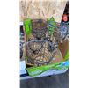Image 2 : LOT OF WATERING CANS, METAL PLANTERS, WIRE PLANTER HOLDERS