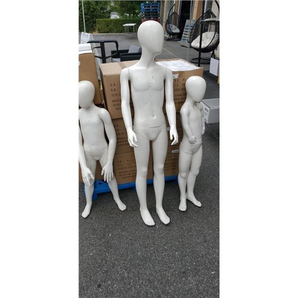 Enough parts for 3 mannequins