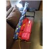 Image 1 : BEACH UMBRELLA AND MUSTANG LIFE JACKET