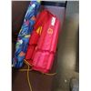 Image 2 : BEACH UMBRELLA AND MUSTANG LIFE JACKET