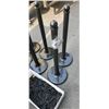 Image 2 : 6 plastic stantions and 100' a plastic chain