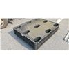 Image 1 : 7 plastic 4 way palettes