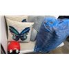 Image 1 : LOT OF THROW PILLOWS AND SUPPORT CUSHION
