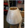 Image 3 : Vintage hand painted porcelain lamp