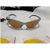 Image 2 : PAIR OF NEW RYDERS SWITCH SUNGLASSES WITH CASE AND INTERCHANGEABLE LENSES - GRAY FRAME