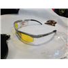 Image 8 : PAIR OF NEW RYDERS SWITCH SUNGLASSES WITH CASE AND INTERCHANGEABLE LENSES - GRAY FRAME