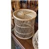 Image 8 : 3 NEST WICKER TABLES AND WICKER BASKET